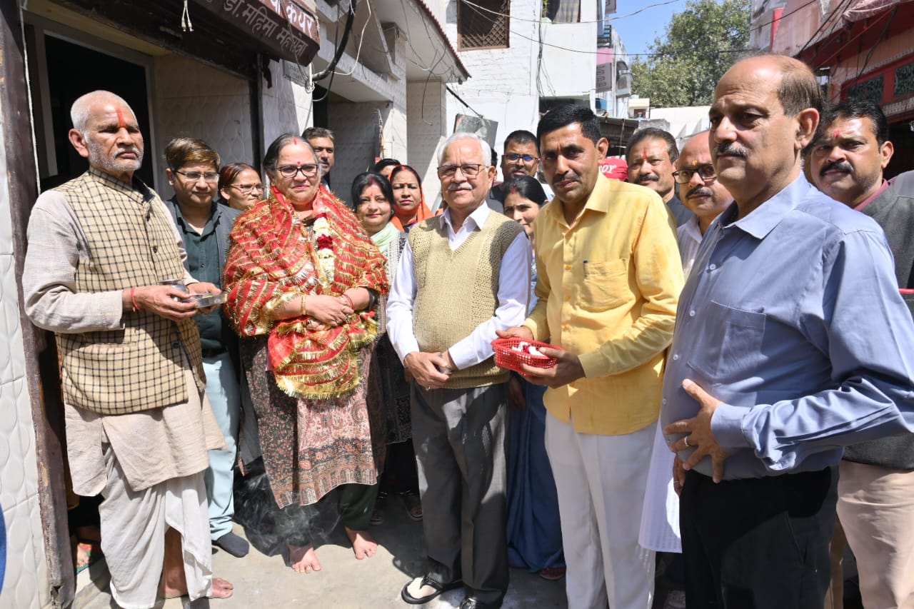 चौक क्षेत्र में माननीय महापौर ने तीन प्रमुख मंदिरों तक जाने वाली सड़कों के निर्माण का किया शिलान्यास